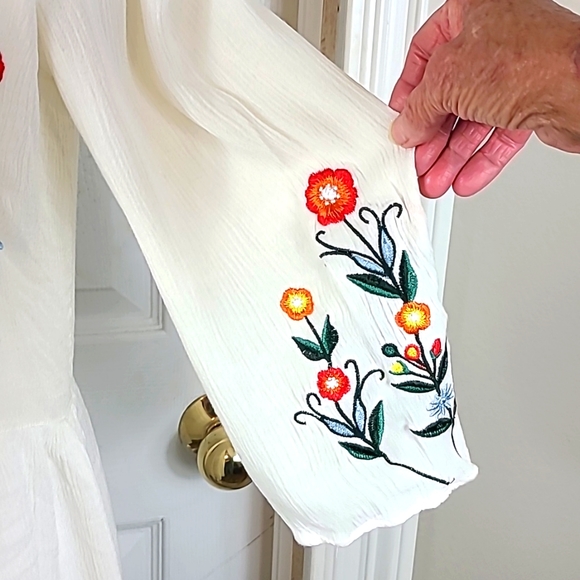 Forever 21 Embroidered Babydoll Blouse - Picture 3 of 12